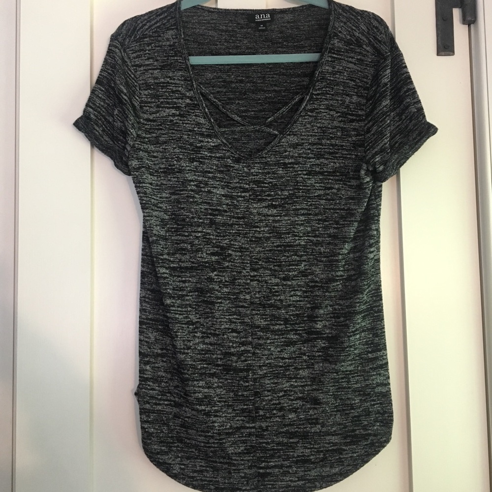 a.n.a medium black and gray women’s knit T-shirt